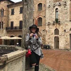 Meet your Posher, Rose